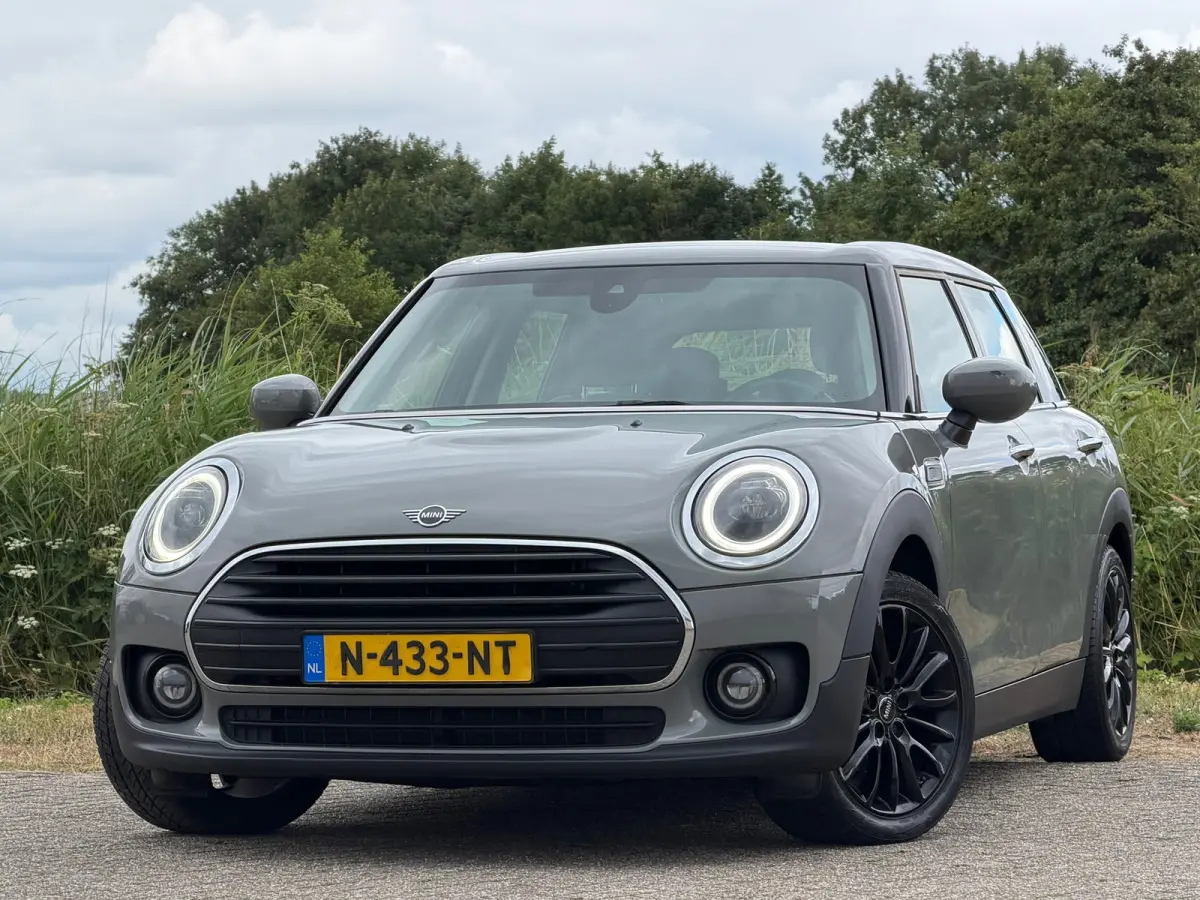 1.5 One Business Edition Automaat - Moonwalk Grey - Nav/Carplay/Excitement pakket