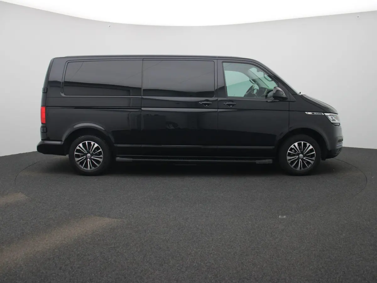 2.0 TDI L2H1 Bulli 150PK | Automaat | Dubbele Cabine | Trekhaak | Parkeersensoren Voor + Achter | Achteruitrijcamera | Adaptive Cruise Control | Multifunctioneel Stuurwiel | Voorruit Verwarm