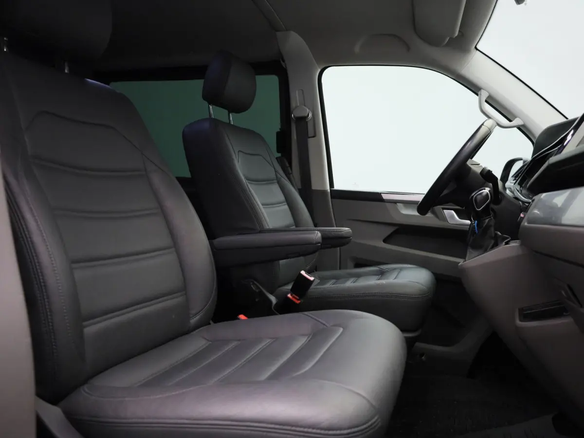 2.0 TDI L2H1 Bulli 150PK | Automaat | Dubbele Cabine | Trekhaak | Parkeersensoren Voor + Achter | Achteruitrijcamera | Adaptive Cruise Control | Multifunctioneel Stuurwiel | Voorruit Verwarm