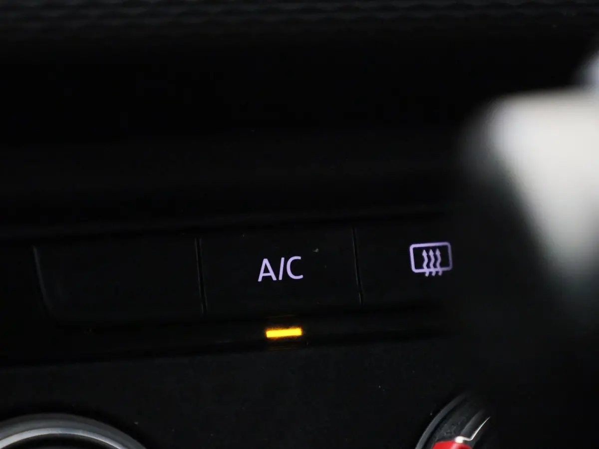 2.0 TDI L2H1 Bulli 150PK | Automaat | Dubbele Cabine | Trekhaak | Parkeersensoren Voor + Achter | Achteruitrijcamera | Adaptive Cruise Control | Multifunctioneel Stuurwiel | Voorruit Verwarm