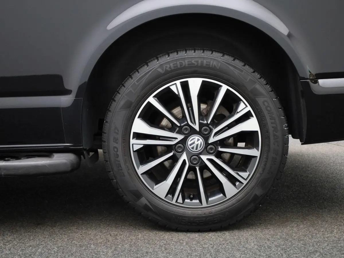 2.0 TDI L2H1 Bulli 150PK | Automaat | Dubbele Cabine | Trekhaak | Parkeersensoren Voor + Achter | Achteruitrijcamera | Adaptive Cruise Control | Multifunctioneel Stuurwiel | Voorruit Verwarm