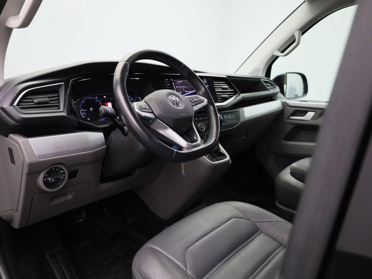 2.0 TDI L2H1 Bulli 150PK | Automaat | Dubbele Cabine | Trekhaak | Parkeersensoren Voor + Achter | Achteruitrijcamera | Adaptive Cruise Control | Multifunctioneel Stuurwiel | Voorruit Verwarm