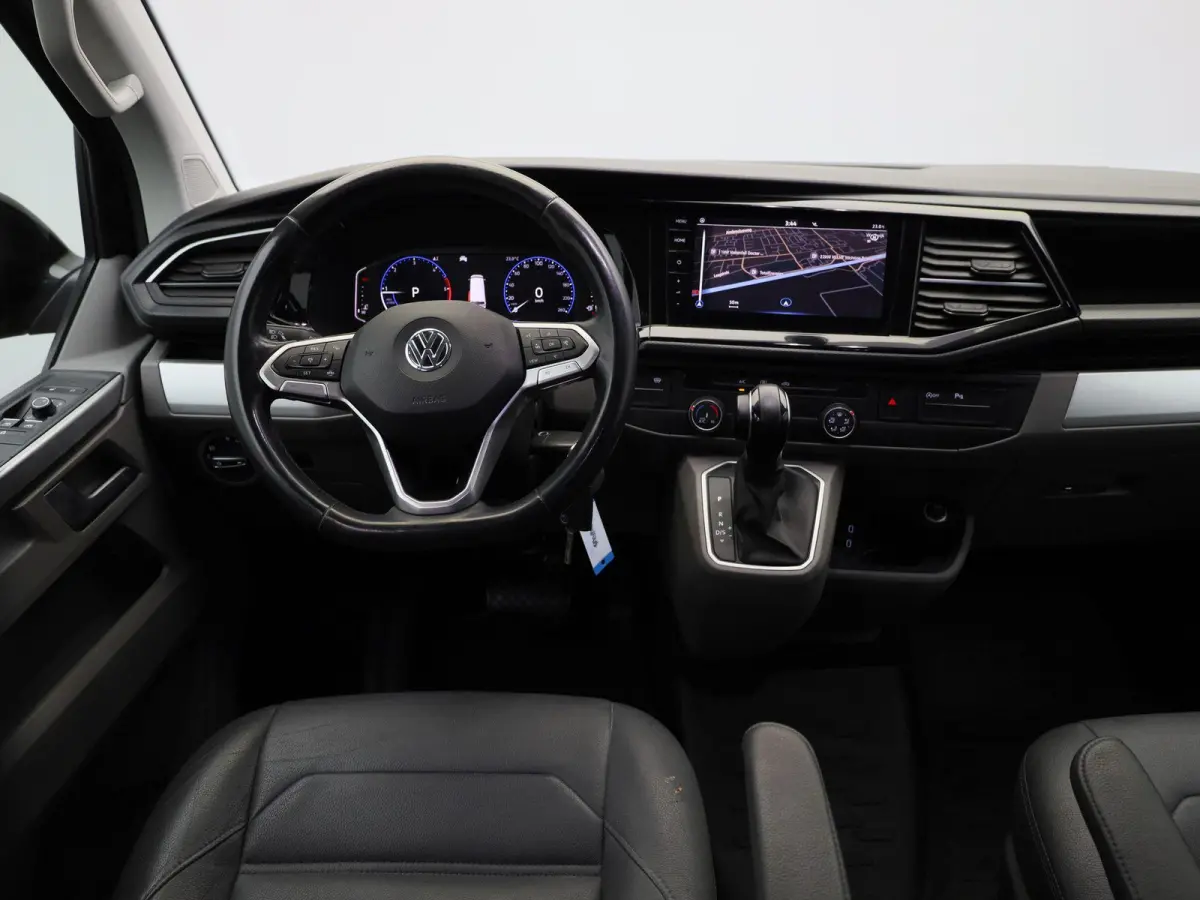 2.0 TDI L2H1 Bulli 150PK | Automaat | Dubbele Cabine | Trekhaak | Parkeersensoren Voor + Achter | Achteruitrijcamera | Adaptive Cruise Control | Multifunctioneel Stuurwiel | Voorruit Verwarm