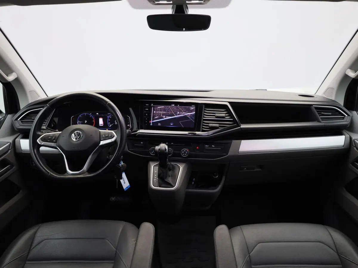 2.0 TDI L2H1 Bulli 150PK | Automaat | Dubbele Cabine | Trekhaak | Parkeersensoren Voor + Achter | Achteruitrijcamera | Adaptive Cruise Control | Multifunctioneel Stuurwiel | Voorruit Verwarm