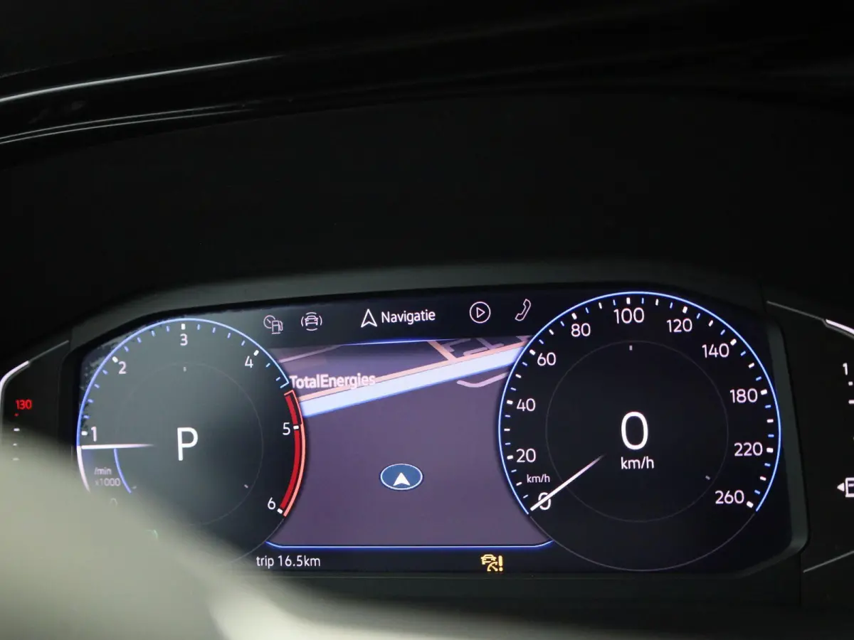2.0 TDI L2H1 Bulli 150PK | Automaat | Dubbele Cabine | Trekhaak | Parkeersensoren Voor + Achter | Achteruitrijcamera | Adaptive Cruise Control | Multifunctioneel Stuurwiel | Voorruit Verwarm