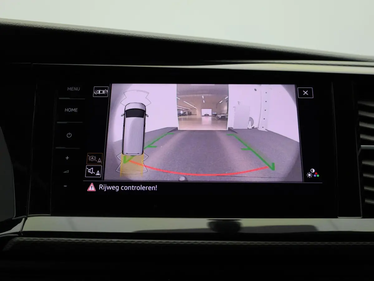 2.0 TDI L2H1 Bulli 150PK | Automaat | Dubbele Cabine | Trekhaak | Parkeersensoren Voor + Achter | Achteruitrijcamera | Adaptive Cruise Control | Multifunctioneel Stuurwiel | Voorruit Verwarm