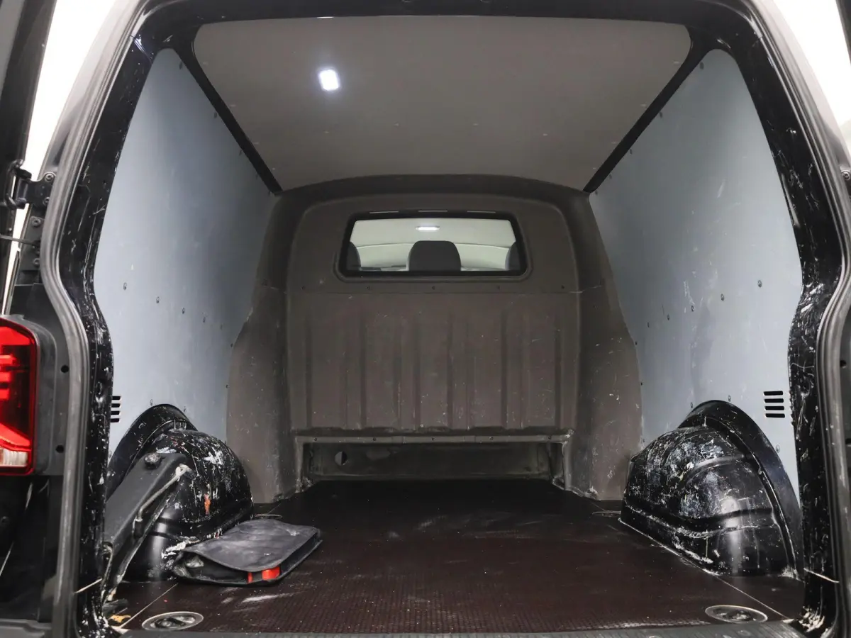 2.0 TDI L2H1 Bulli 150PK | Automaat | Dubbele Cabine | Trekhaak | Parkeersensoren Voor + Achter | Achteruitrijcamera | Adaptive Cruise Control | Multifunctioneel Stuurwiel | Voorruit Verwarm