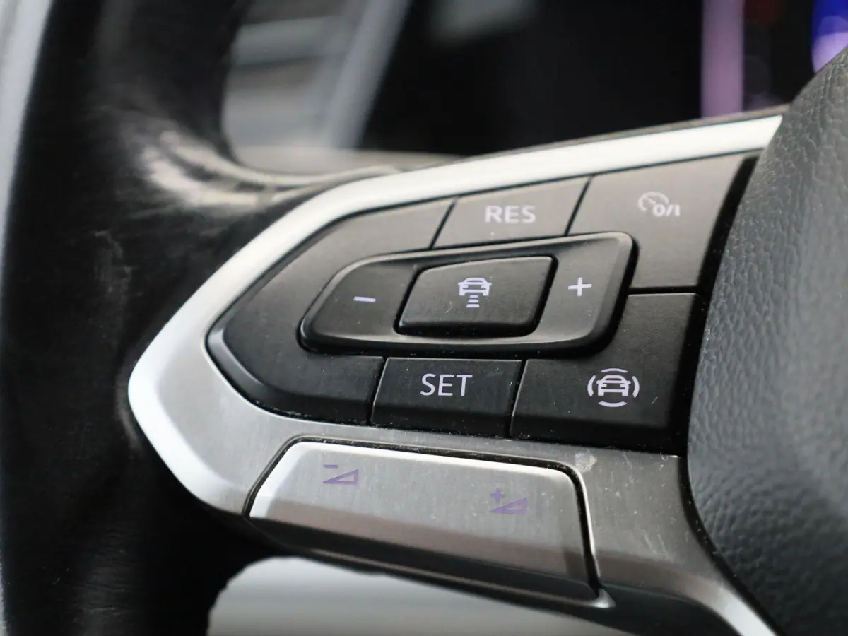 2.0 TDI L2H1 Bulli 150PK | Automaat | Dubbele Cabine | Trekhaak | Parkeersensoren Voor + Achter | Achteruitrijcamera | Adaptive Cruise Control | Multifunctioneel Stuurwiel | Voorruit Verwarm