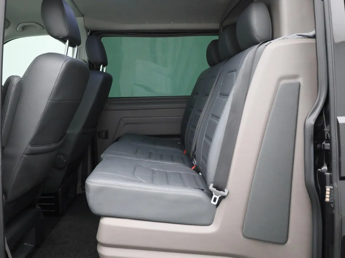 2.0 TDI L2H1 Bulli 150PK | Automaat | Dubbele Cabine | Trekhaak | Parkeersensoren Voor + Achter | Achteruitrijcamera | Adaptive Cruise Control | Multifunctioneel Stuurwiel | Voorruit Verwarm