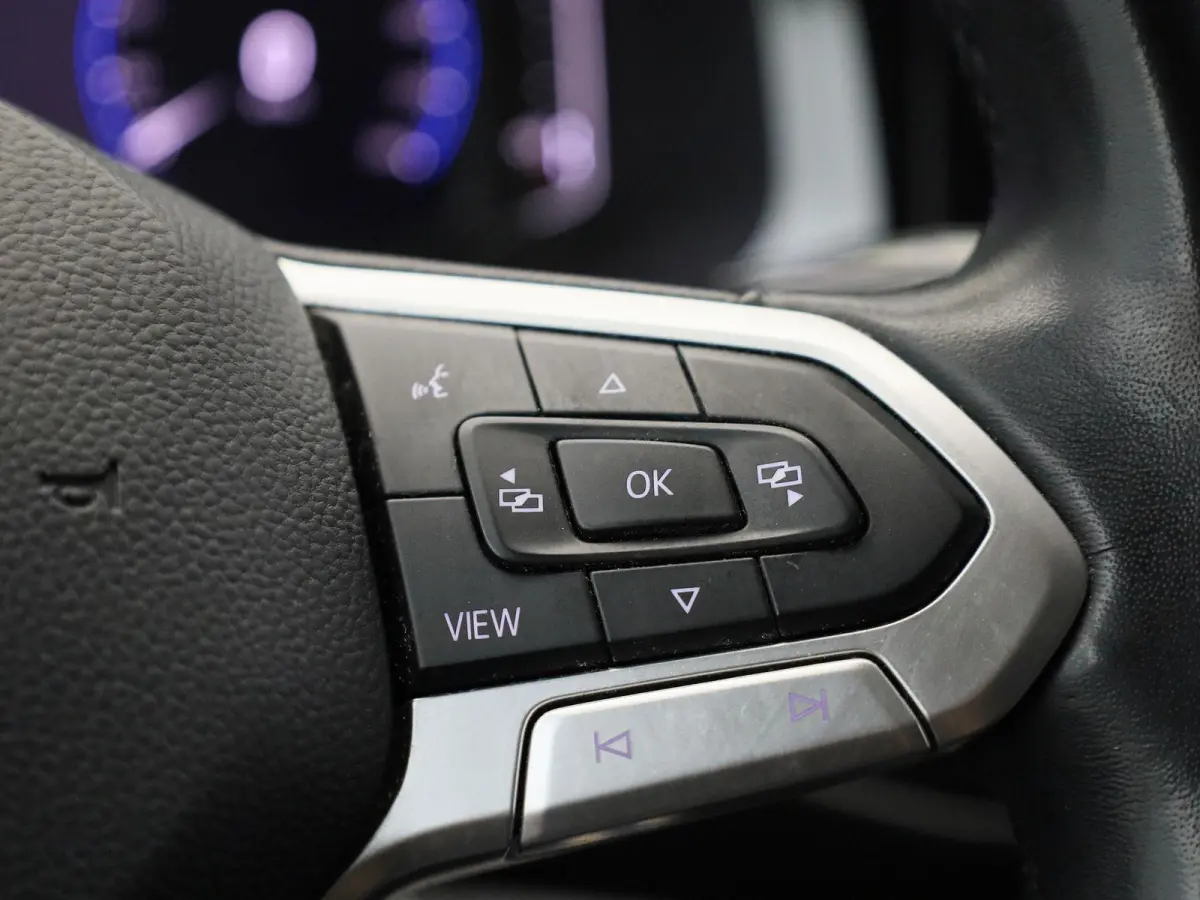 2.0 TDI L2H1 Bulli 150PK | Automaat | Dubbele Cabine | Trekhaak | Parkeersensoren Voor + Achter | Achteruitrijcamera | Adaptive Cruise Control | Multifunctioneel Stuurwiel | Voorruit Verwarm
