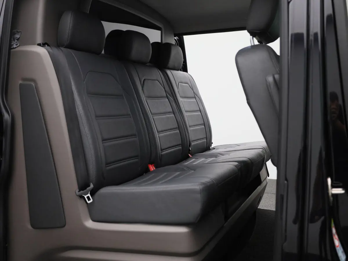 2.0 TDI L2H1 Bulli 150PK | Automaat | Dubbele Cabine | Trekhaak | Parkeersensoren Voor + Achter | Achteruitrijcamera | Adaptive Cruise Control | Multifunctioneel Stuurwiel | Voorruit Verwarm