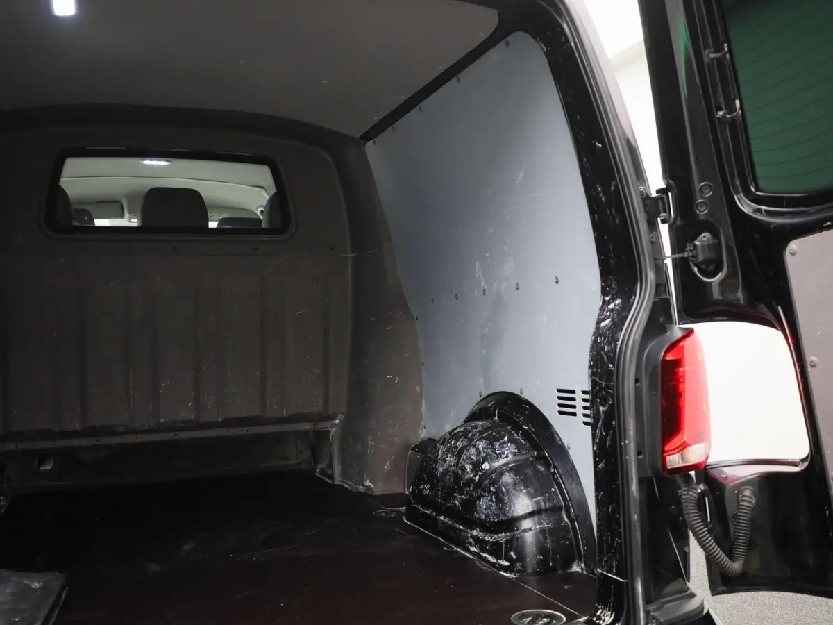 2.0 TDI L2H1 Bulli 150PK | Automaat | Dubbele Cabine | Trekhaak | Parkeersensoren Voor + Achter | Achteruitrijcamera | Adaptive Cruise Control | Multifunctioneel Stuurwiel | Voorruit Verwarm