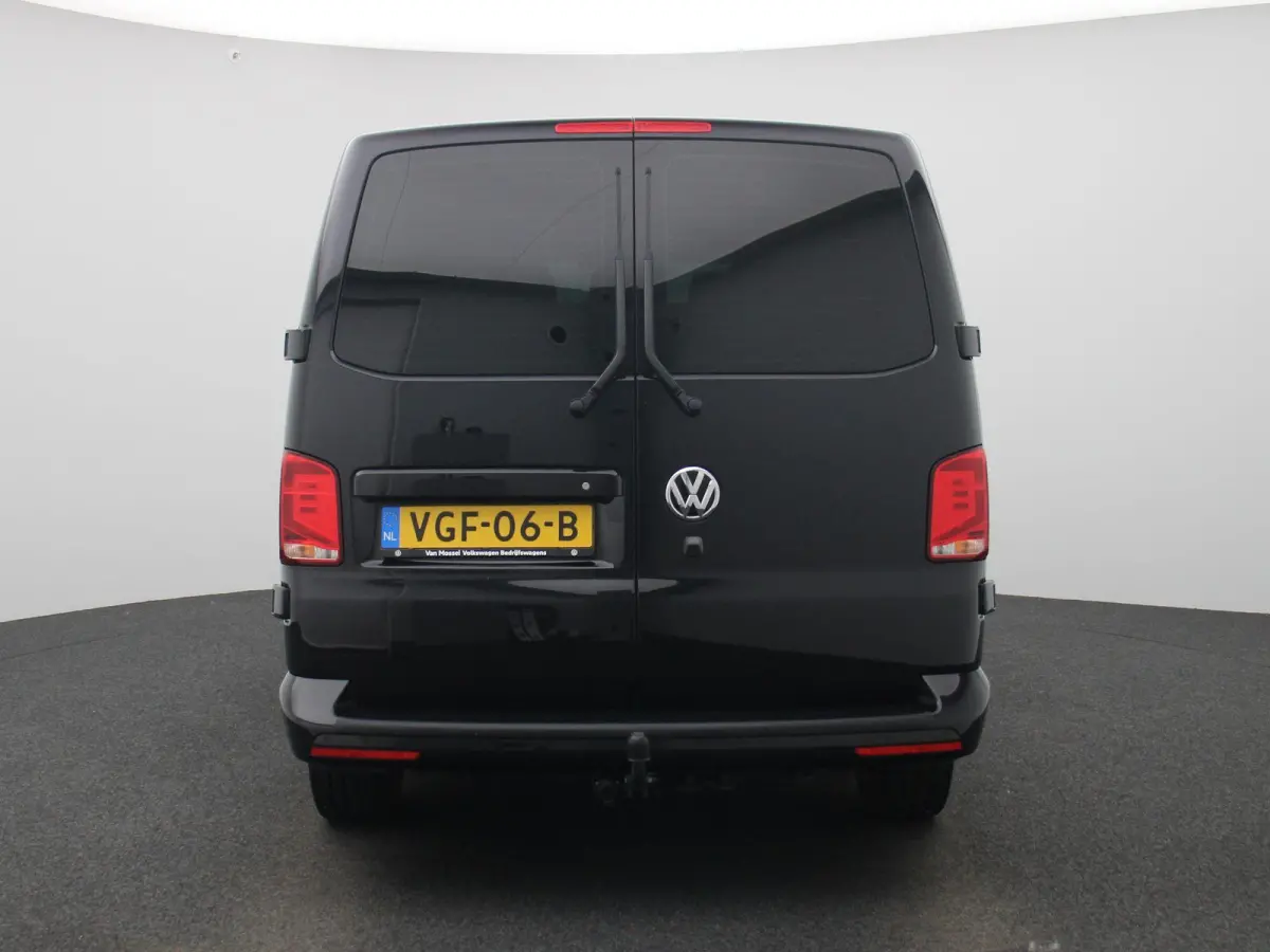 2.0 TDI L2H1 Bulli 150PK | Automaat | Dubbele Cabine | Trekhaak | Parkeersensoren Voor + Achter | Achteruitrijcamera | Adaptive Cruise Control | Multifunctioneel Stuurwiel | Voorruit Verwarm