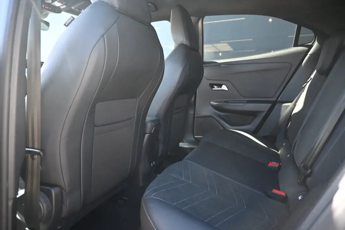 1.2 Turbo Hybrid GS 145pk | Massage | Navigatie | Achteruitrijcamera | Adaptive Cruise | Apple Carplay & Android Auto | !!