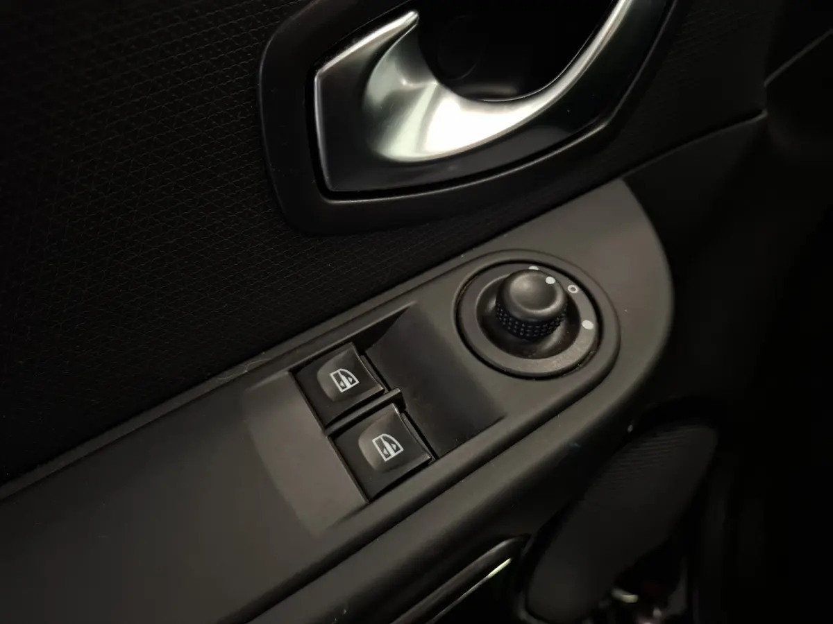 0.9 TCe Limited Trekhaak Navigatie 19" LM velgen Nieuwe APK Garantie