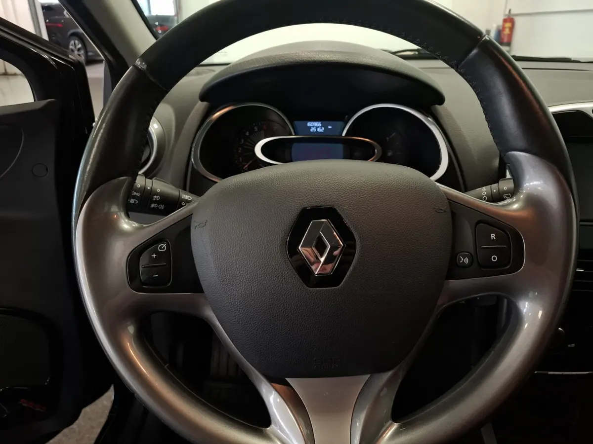 0.9 TCe Limited Trekhaak Navigatie 19" LM velgen Nieuwe APK Garantie