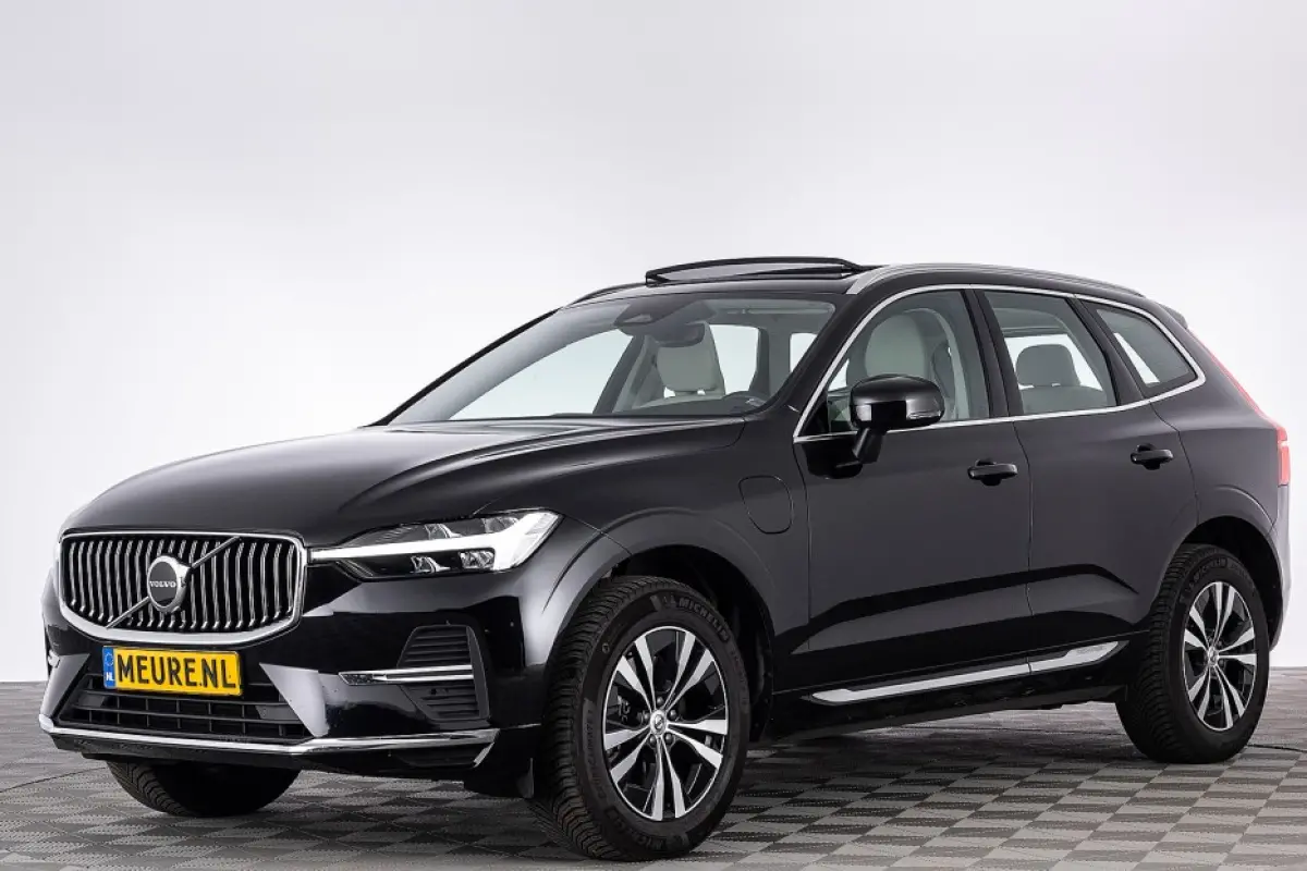 2.0 T6 Plug-in hybrid AWD Core | LEDER | PANORAMADAK | MAPS | Full LED