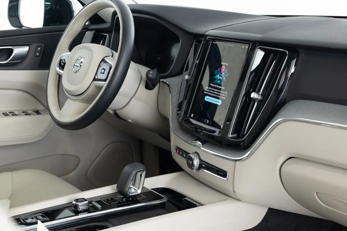 2.0 T6 Plug-in hybrid AWD Core | LEDER | PANORAMADAK | MAPS | Full LED