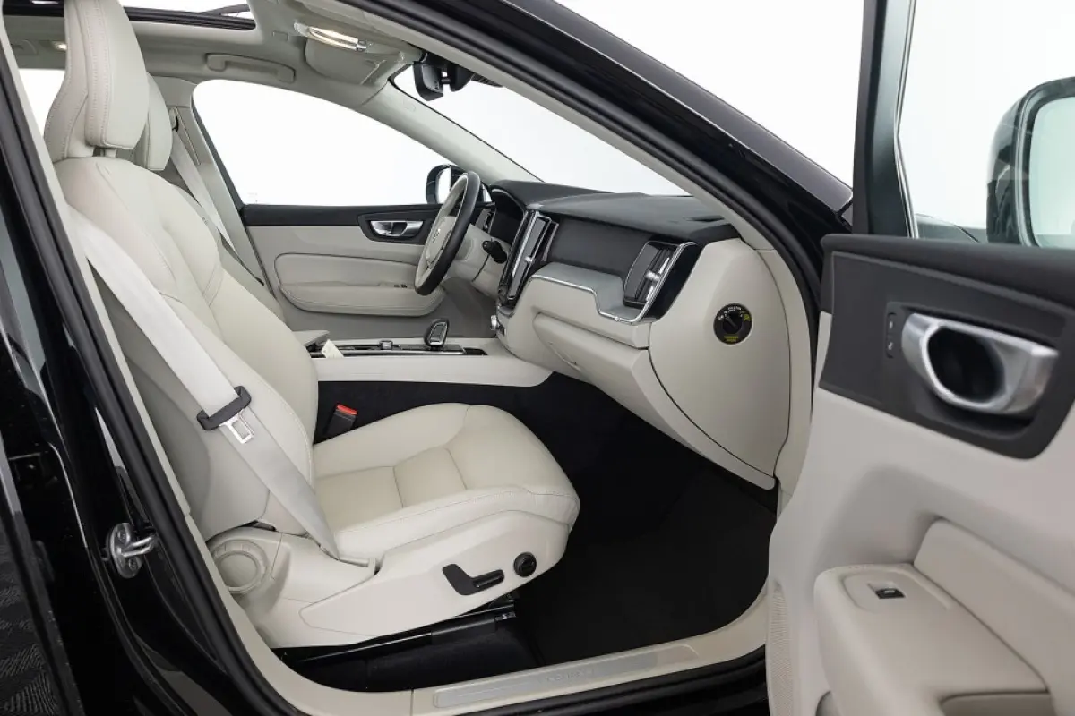 2.0 T6 Plug-in hybrid AWD Core | LEDER | PANORAMADAK | MAPS | Full LED