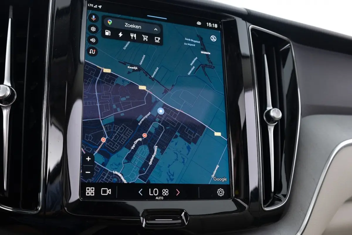 2.0 T6 Plug-in hybrid AWD Core | LEDER | PANORAMADAK | MAPS | Full LED
