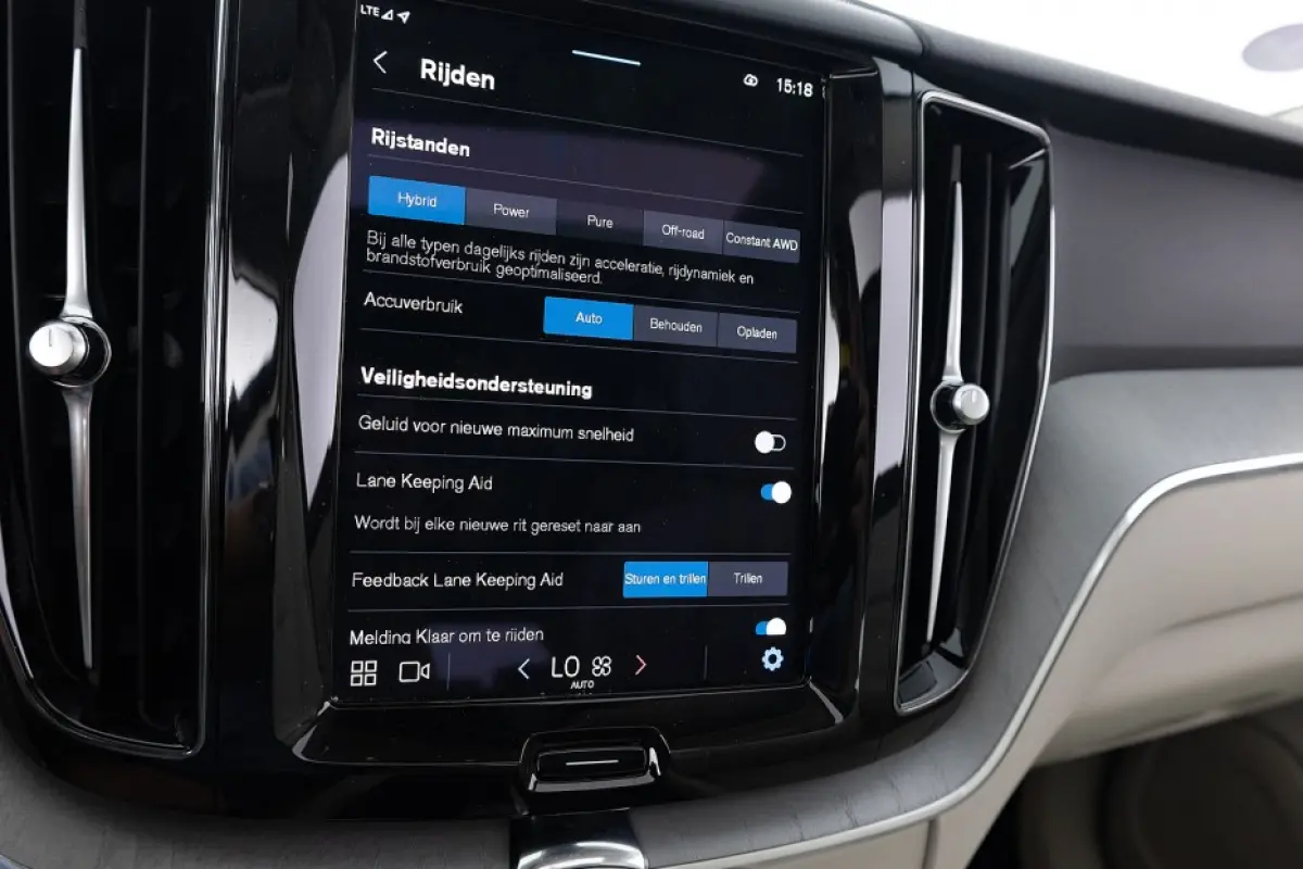 2.0 T6 Plug-in hybrid AWD Core | LEDER | PANORAMADAK | MAPS | Full LED