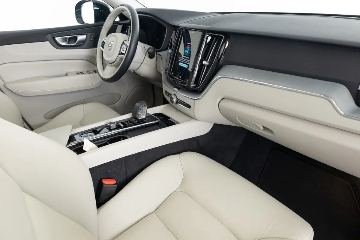2.0 T6 Plug-in hybrid AWD Core | LEDER | PANORAMADAK | MAPS | Full LED