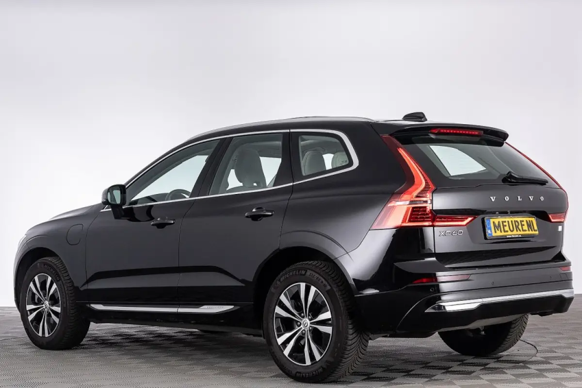2.0 T6 Plug-in hybrid AWD Core | LEDER | PANORAMADAK | MAPS | Full LED