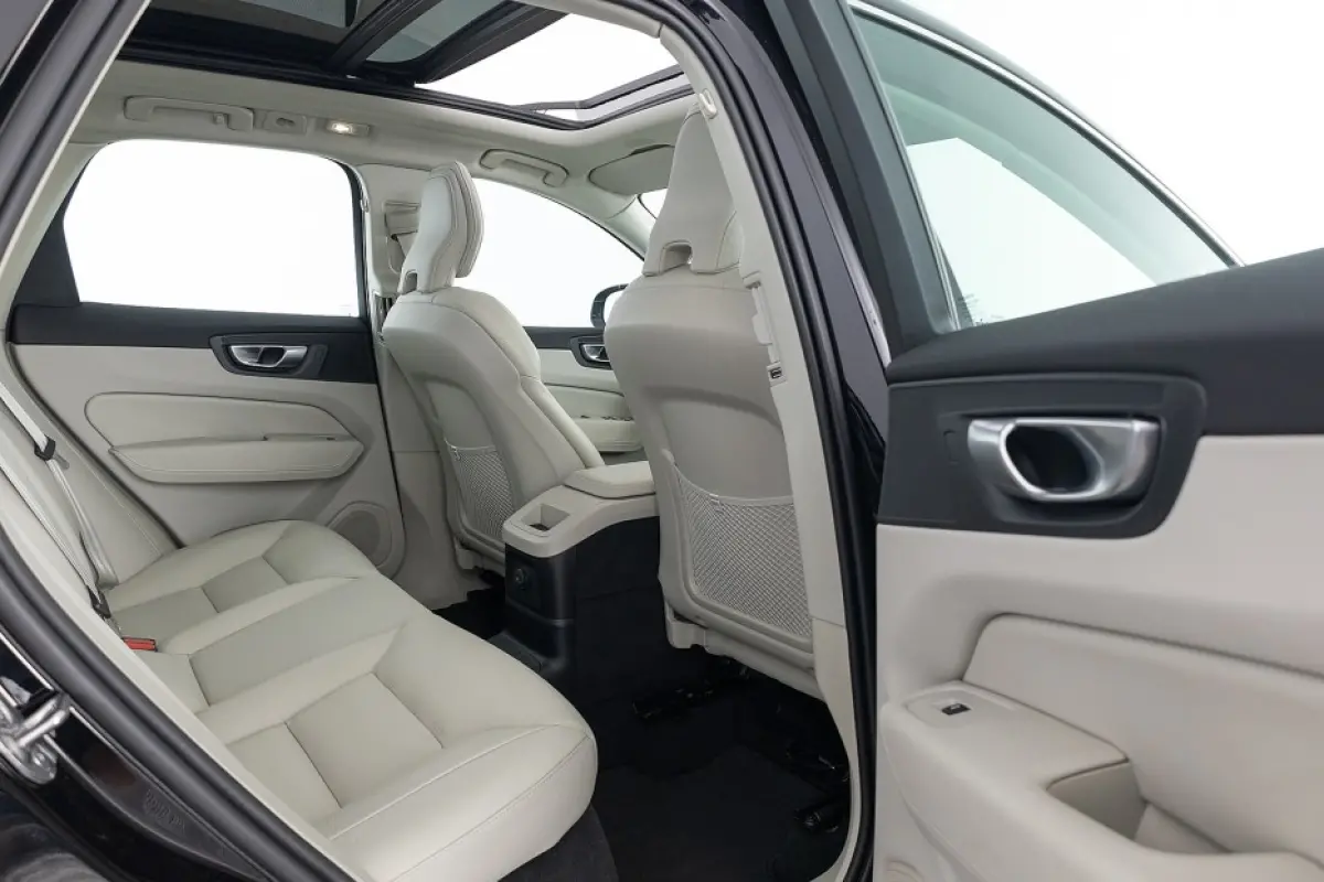 2.0 T6 Plug-in hybrid AWD Core | LEDER | PANORAMADAK | MAPS | Full LED