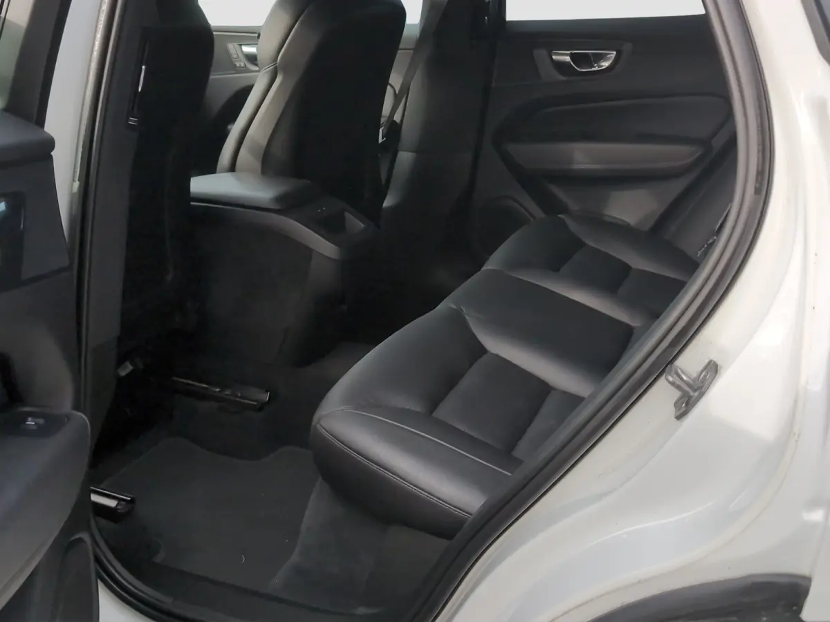 2.0 T5 AWD Inscription | VERWACHT | Camera | Trekhaak | Stuur verwarming | Cruise control |