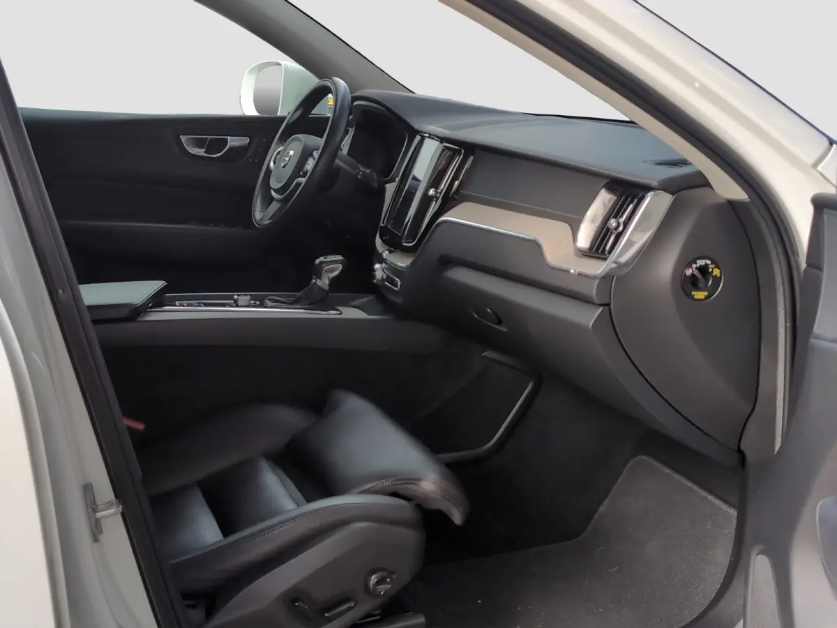 2.0 T5 AWD Inscription | VERWACHT | Camera | Trekhaak | Stuur verwarming | Cruise control |