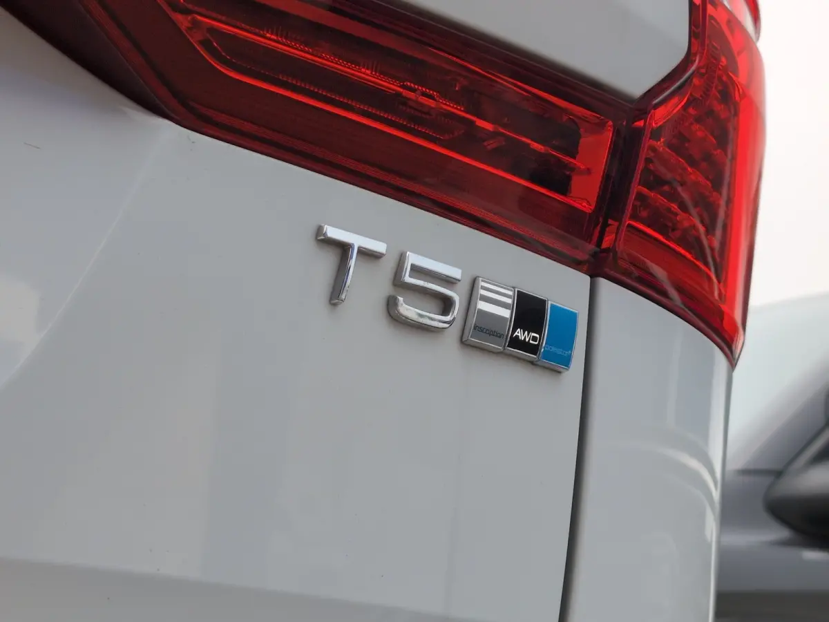 2.0 T5 AWD Inscription | VERWACHT | Camera | Trekhaak | Stuur verwarming | Cruise control |