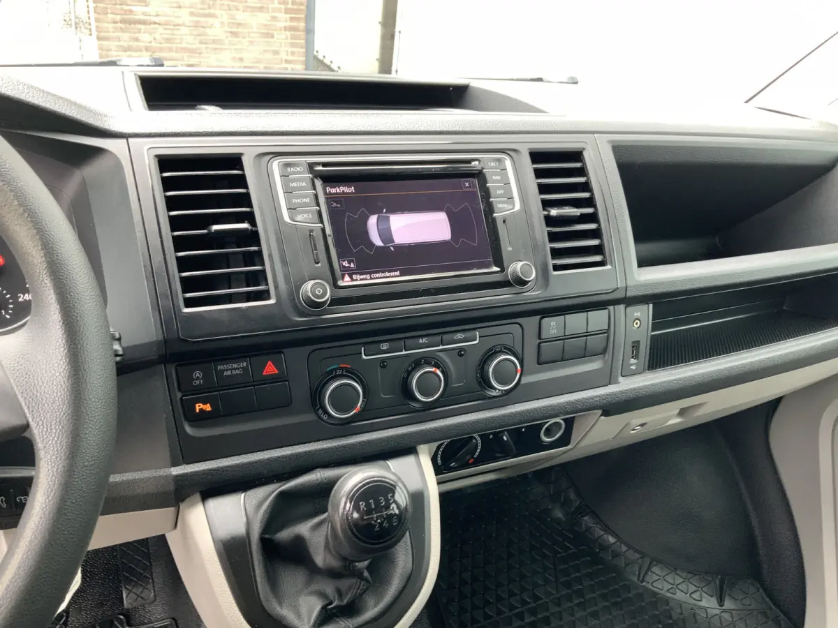 Multivan BTW!! / BPM !! 2.0 TDI L2H1 Comfortline 8 Persoons Airco Cruise Navi Eurov 6