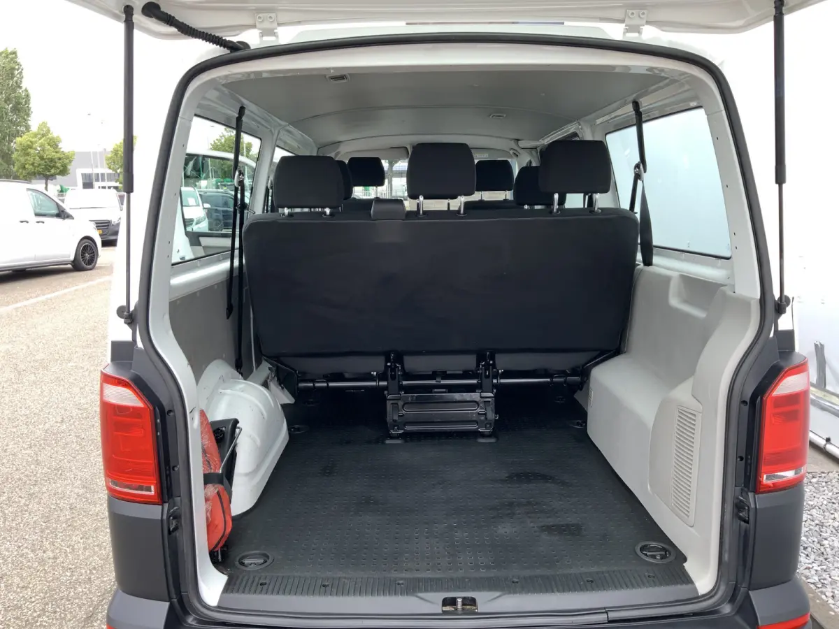 Multivan BTW!! / BPM !! 2.0 TDI L2H1 Comfortline 8 Persoons Airco Cruise Navi Eurov 6