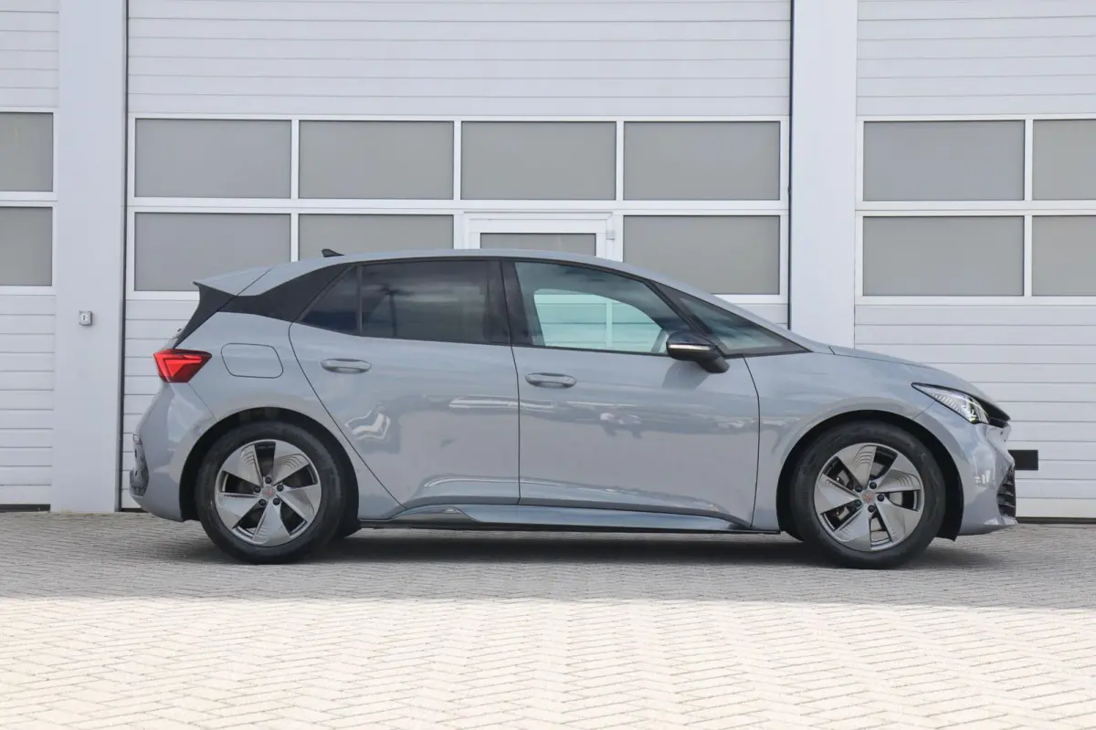 204pk Essential 62 kWh | SoH 95% | Full Link | Parkeersensoren