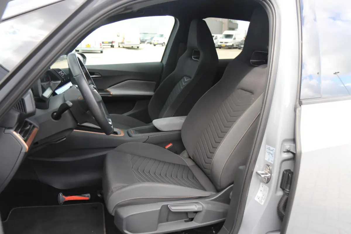 204pk Essential 62 kWh | SoH 95% | Full Link | Parkeersensoren