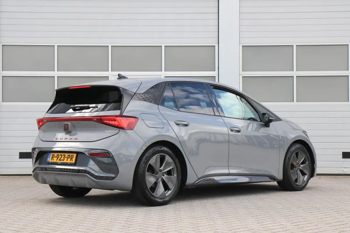204pk Essential 62 kWh | SoH 95% | Full Link | Parkeersensoren