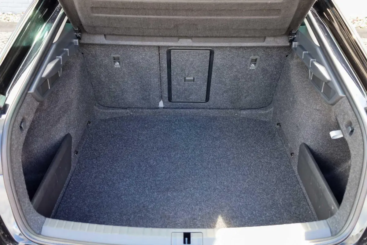1.0 TSI 110pk Business Edition | Parkeersensoren | 18'' Velgen | LED Verlichting