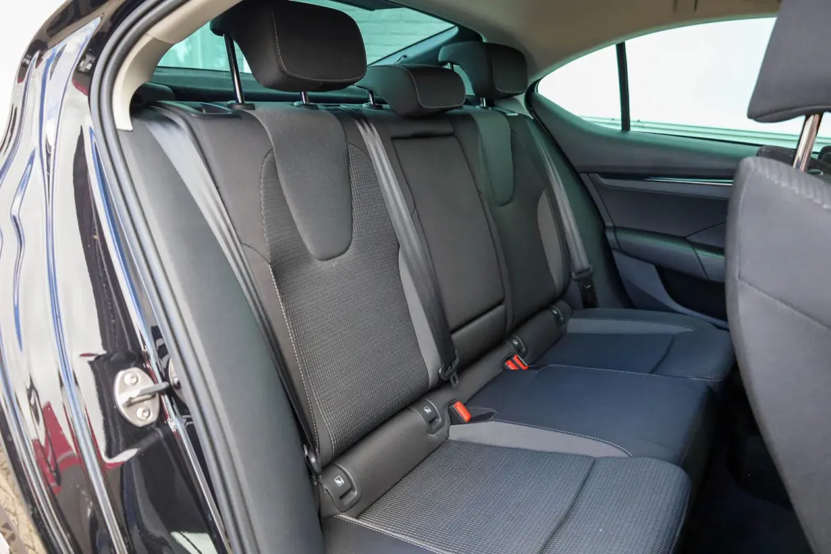 1.0 TSI 110pk Business Edition | Parkeersensoren | 18'' Velgen | LED Verlichting