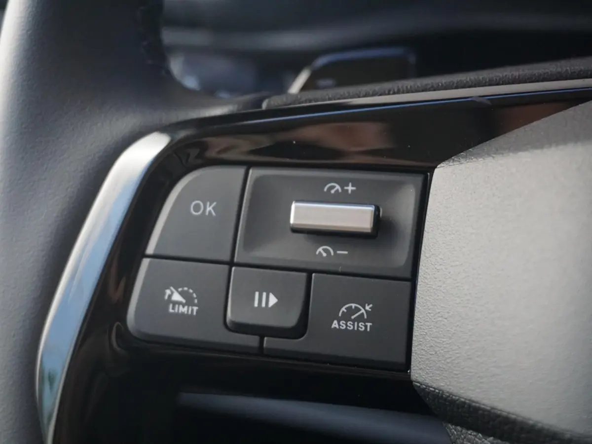 Vivaro-e 75kWh | STX Sport | Mooiste  bus van NL (!) | Lederen bekleding | Spoilerpakket | 18 inch Lichtmetalen velgen | Dynamic Comfort NAV Pakket | Winterpakket | 2x schuifdeur | Betimmeri