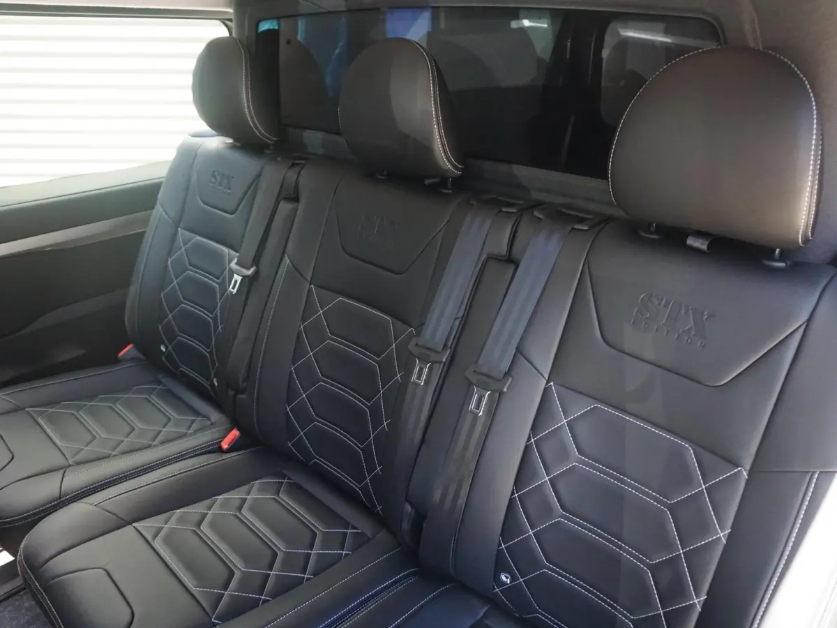 Vivaro-e 75kWh | STX Sport | Mooiste  bus van NL (!) | Lederen bekleding | Spoilerpakket | 18 inch Lichtmetalen velgen | Dynamic Comfort NAV Pakket | Winterpakket | 2x schuifdeur | Betimmeri