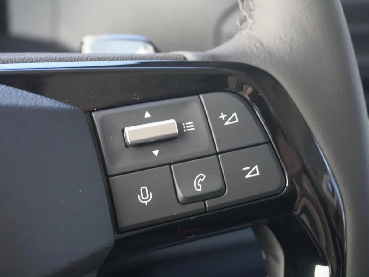 Vivaro-e 75kWh | STX Sport | Mooiste  bus van NL (!) | Lederen bekleding | Spoilerpakket | 18 inch Lichtmetalen velgen | Dynamic Comfort NAV Pakket | Winterpakket | 2x schuifdeur | Betimmeri