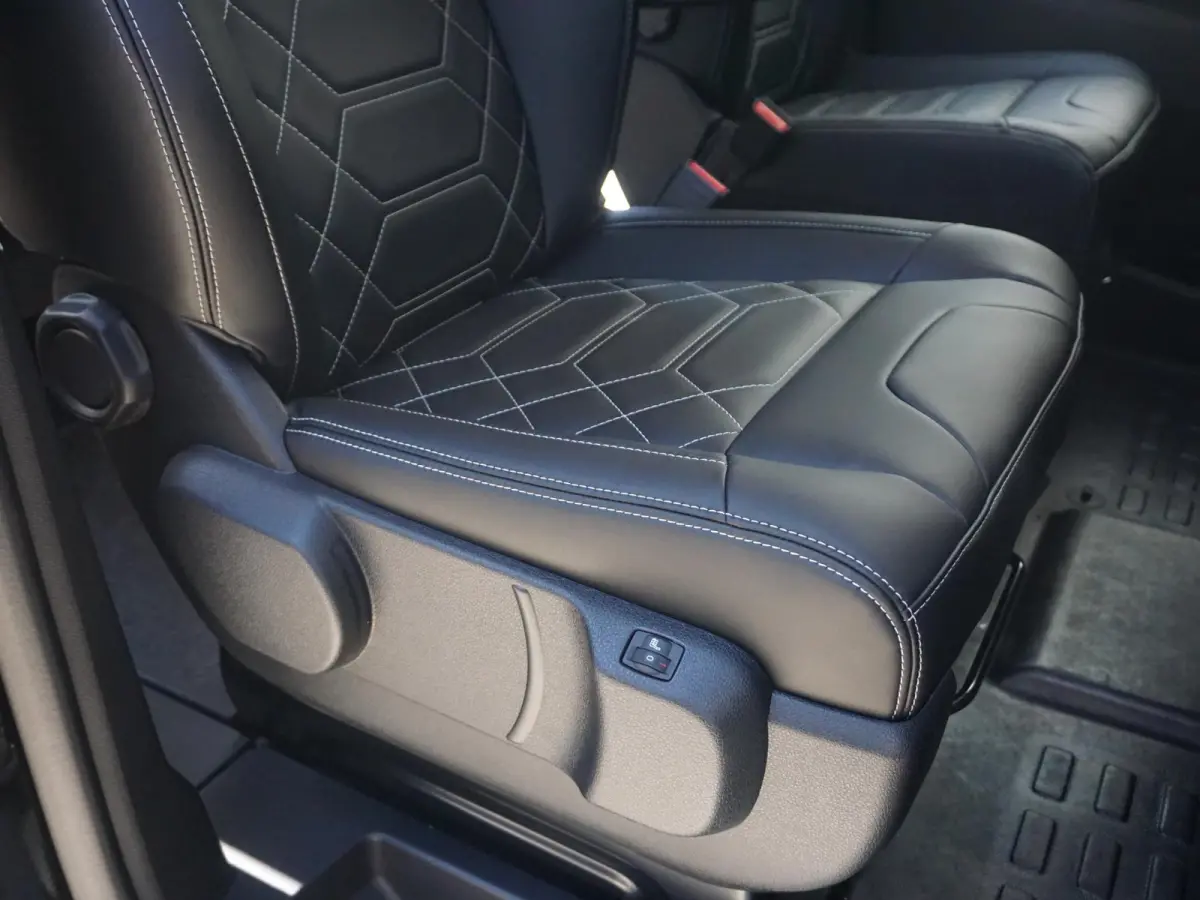 Vivaro-e 75kWh | STX Sport | Mooiste  bus van NL (!) | Lederen bekleding | Spoilerpakket | 18 inch Lichtmetalen velgen | Dynamic Comfort NAV Pakket | Winterpakket | 2x schuifdeur | Betimmeri