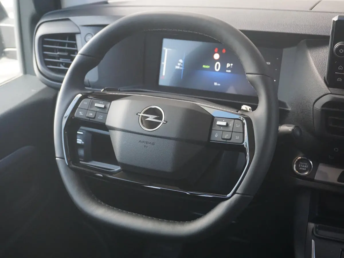 Vivaro-e 75kWh | STX Sport | Mooiste  bus van NL (!) | Lederen bekleding | Spoilerpakket | 18 inch Lichtmetalen velgen | Dynamic Comfort NAV Pakket | Winterpakket | 2x schuifdeur | Betimmeri
