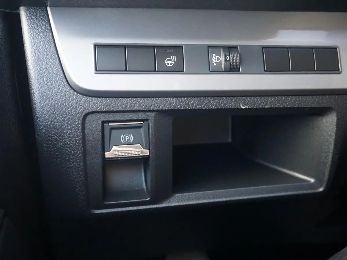 Vivaro-e 75kWh | STX Sport | Mooiste  bus van NL (!) | Lederen bekleding | Spoilerpakket | 18 inch Lichtmetalen velgen | Dynamic Comfort NAV Pakket | Winterpakket | 2x schuifdeur | Betimmeri