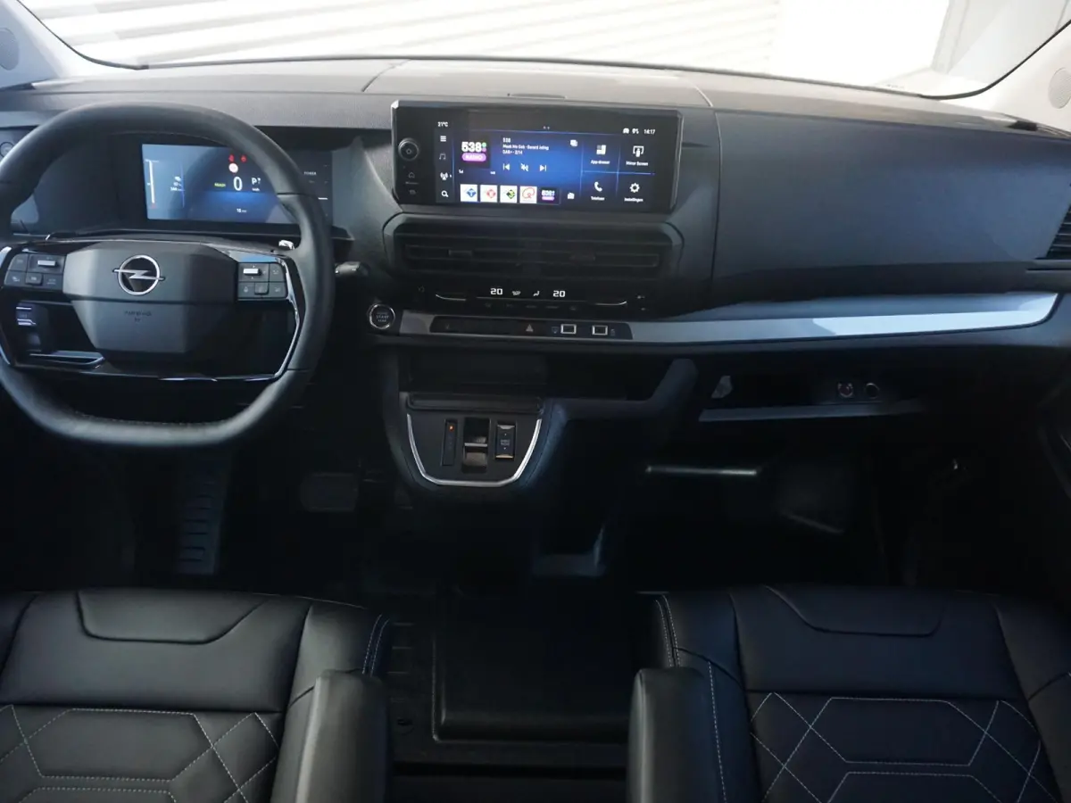 Vivaro-e 75kWh | STX Sport | Mooiste  bus van NL (!) | Lederen bekleding | Spoilerpakket | 18 inch Lichtmetalen velgen | Dynamic Comfort NAV Pakket | Winterpakket | 2x schuifdeur | Betimmeri