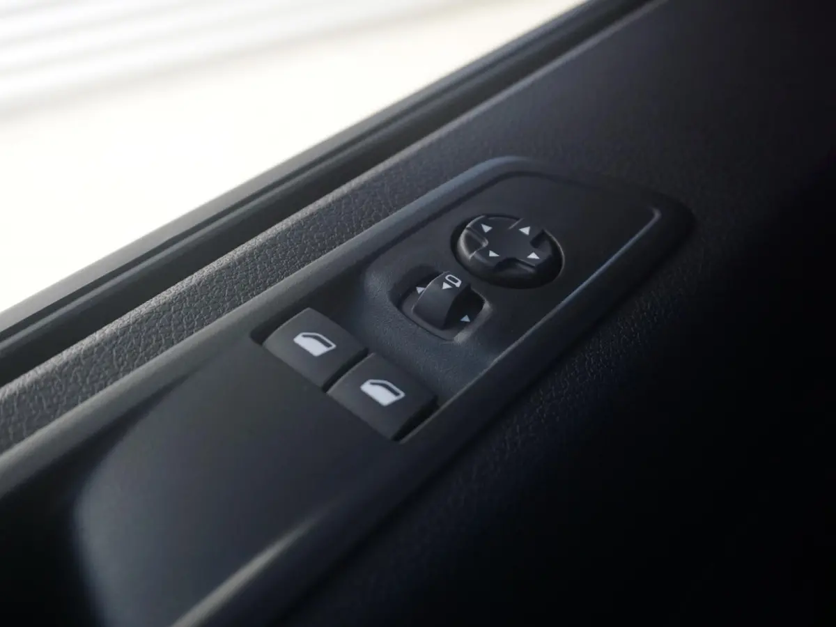 Vivaro-e 75kWh | STX Sport | Mooiste  bus van NL (!) | Lederen bekleding | Spoilerpakket | 18 inch Lichtmetalen velgen | Dynamic Comfort NAV Pakket | Winterpakket | 2x schuifdeur | Betimmeri