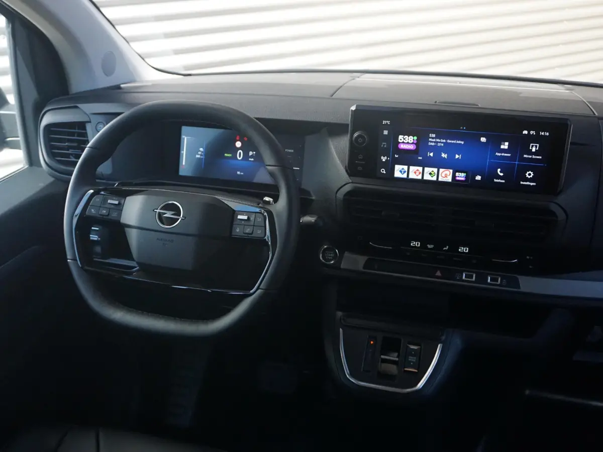 Vivaro-e 75kWh | STX Sport | Mooiste  bus van NL (!) | Lederen bekleding | Spoilerpakket | 18 inch Lichtmetalen velgen | Dynamic Comfort NAV Pakket | Winterpakket | 2x schuifdeur | Betimmeri