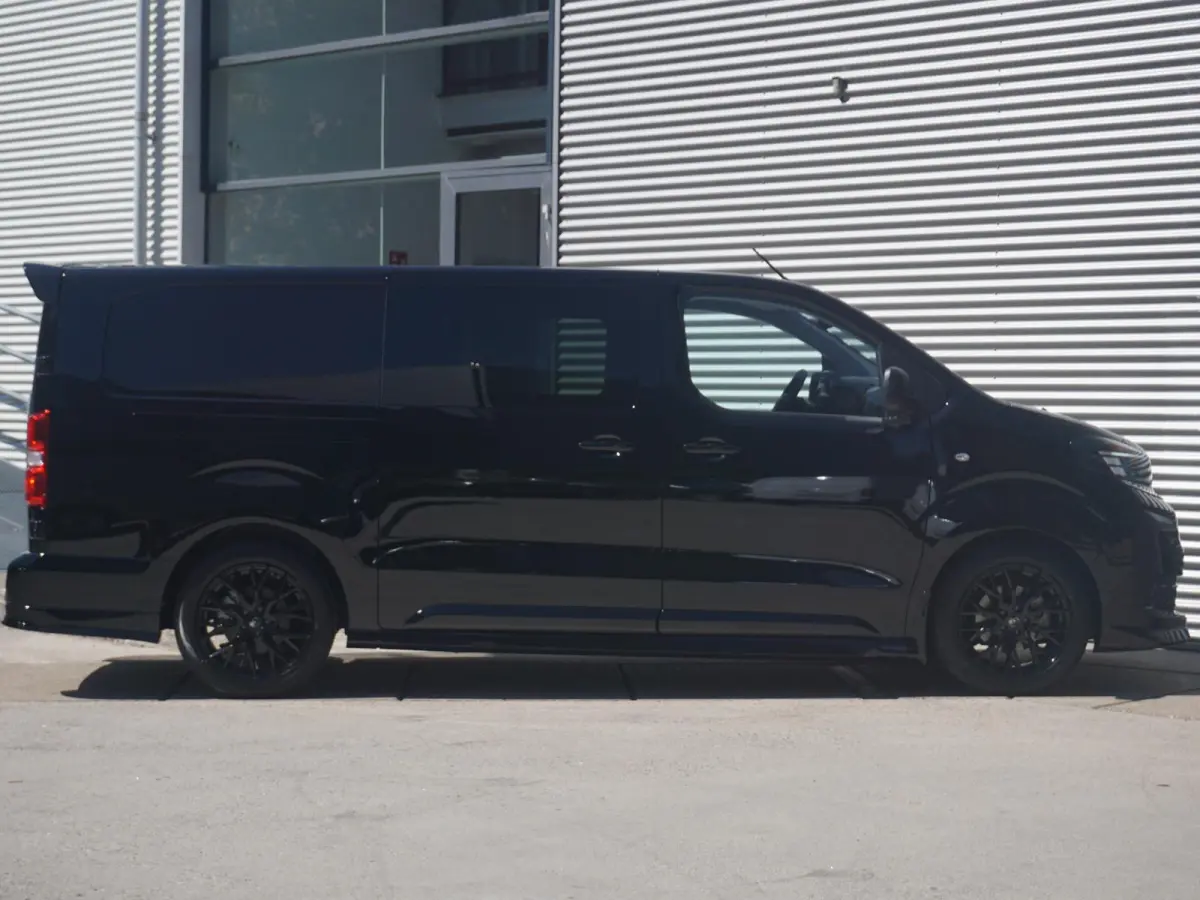 Vivaro-e 75kWh | STX Sport | Mooiste  bus van NL (!) | Lederen bekleding | Spoilerpakket | 18 inch Lichtmetalen velgen | Dynamic Comfort NAV Pakket | Winterpakket | 2x schuifdeur | Betimmeri