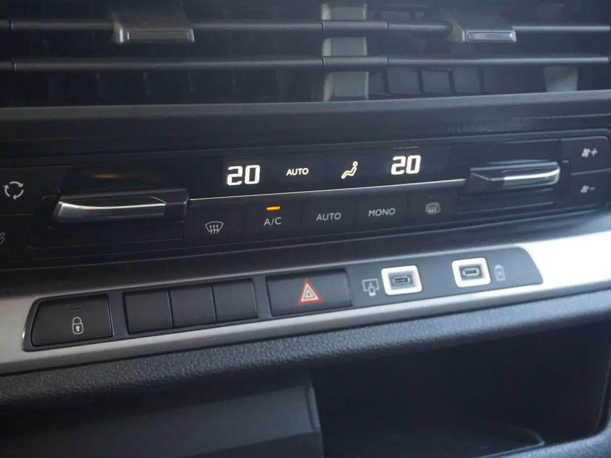 Vivaro-e 75kWh | STX Sport | Mooiste  bus van NL (!) | Lederen bekleding | Spoilerpakket | 18 inch Lichtmetalen velgen | Dynamic Comfort NAV Pakket | Winterpakket | 2x schuifdeur | Betimmeri