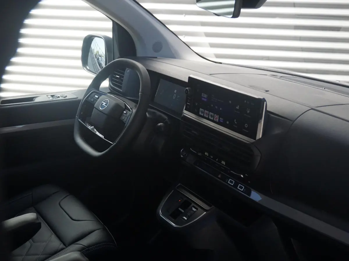 Vivaro-e 75kWh | STX Sport | Mooiste  bus van NL (!) | Lederen bekleding | Spoilerpakket | 18 inch Lichtmetalen velgen | Dynamic Comfort NAV Pakket | Winterpakket | 2x schuifdeur | Betimmeri